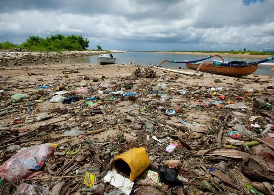 It is estimated that 3.5 million pieces of new plastic enter the world’s oceans daily Photo: UNEP GRID Arendal/Lawrence Hislop
