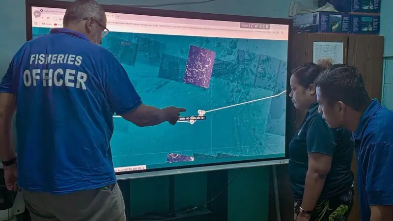 NZ MFAT-funded Fisheries Adviser assists NORMA officials in analysing the manoeuvring of an arriving vessel